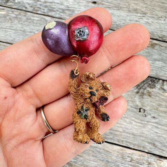 Vintage Jewelry Bear with Balloons Brooch Floating Bear with Balloon Pin - Picture 1 of 3